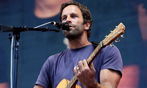 what type of music is jack johnson What is the significance of his live performances?